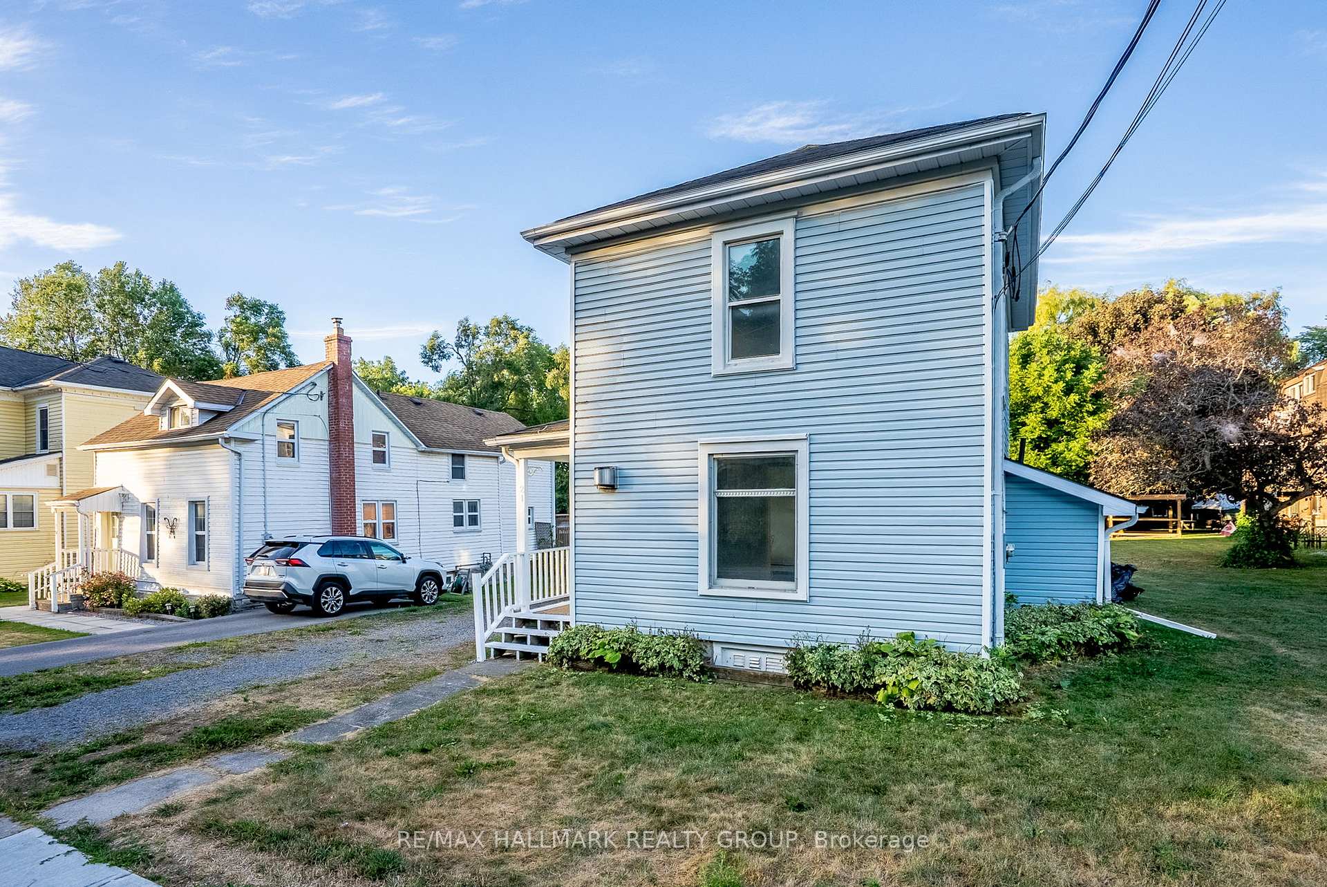 21 Downes Avenue, Prince Edward County — photo 2 of 5