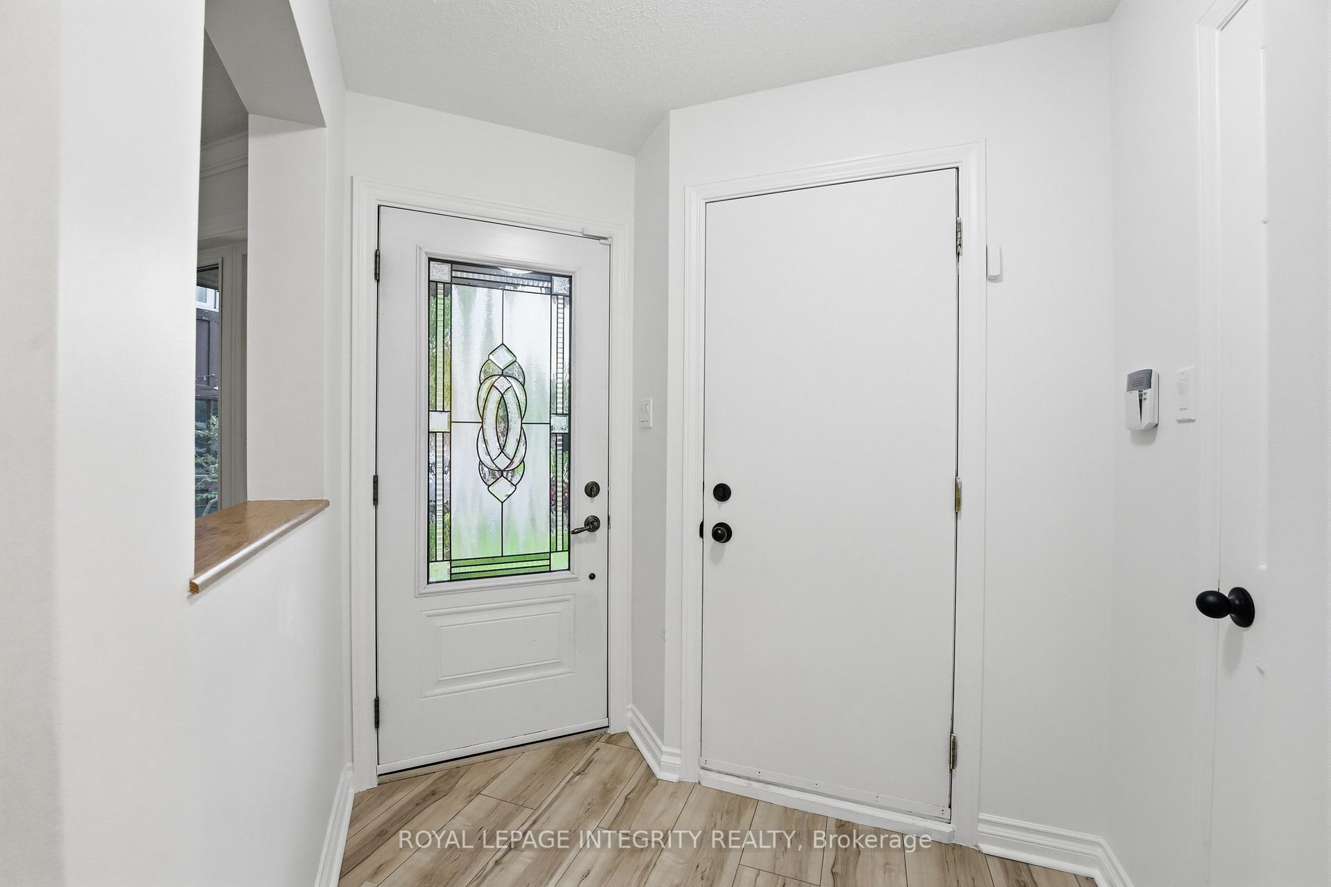 76 Hunterswood Crescent, Hunt Club - South Keys and Area — photo 4 of 5