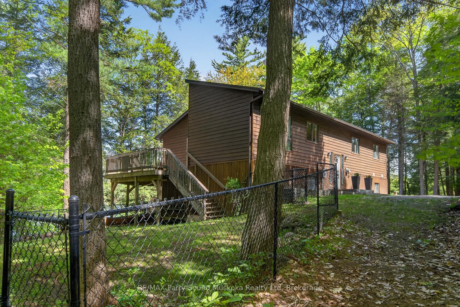 34 SILVER POINT Drive, Seguin — photo 2 of 5