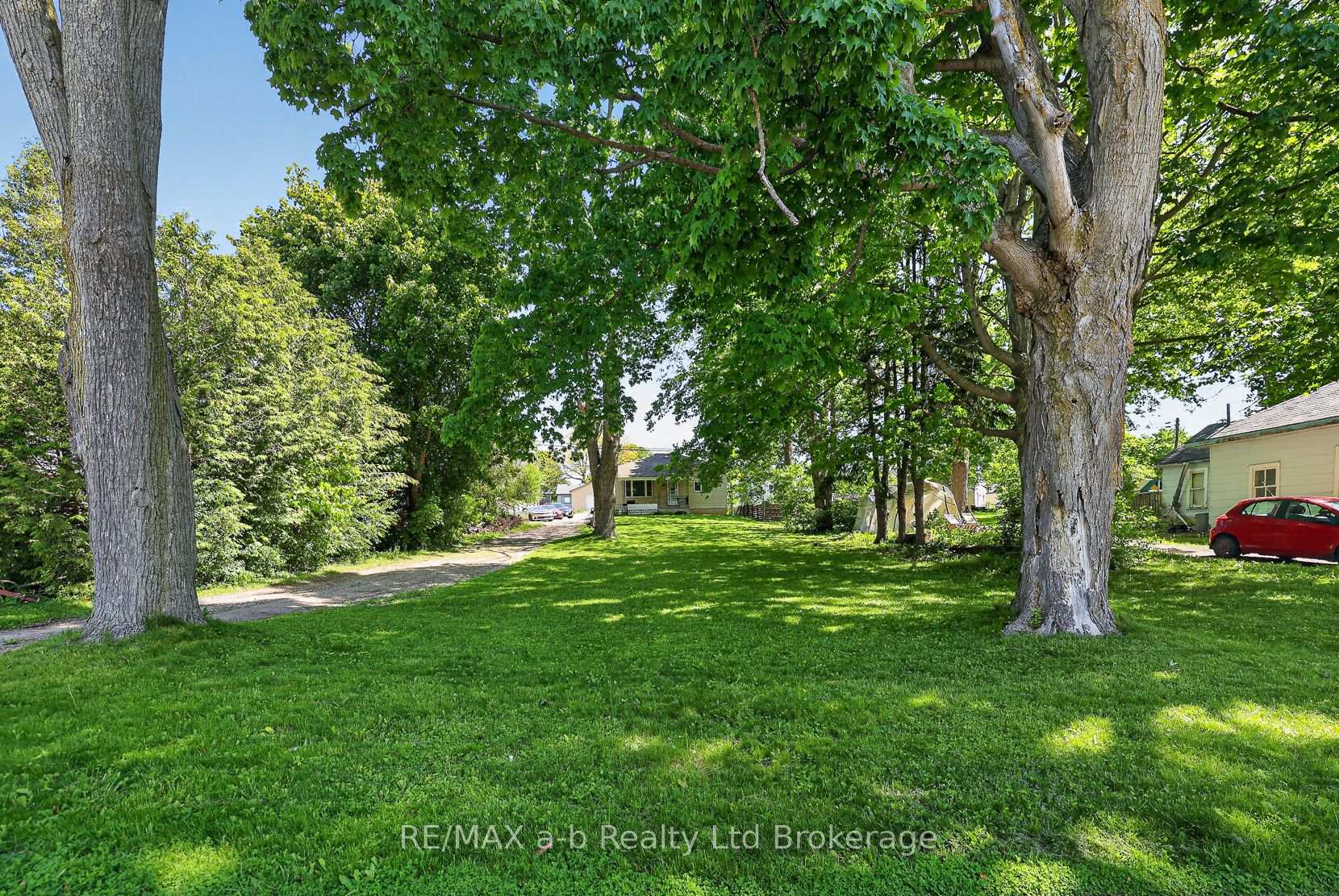 305 Hall Street, Ingersoll — photo 2 of 3