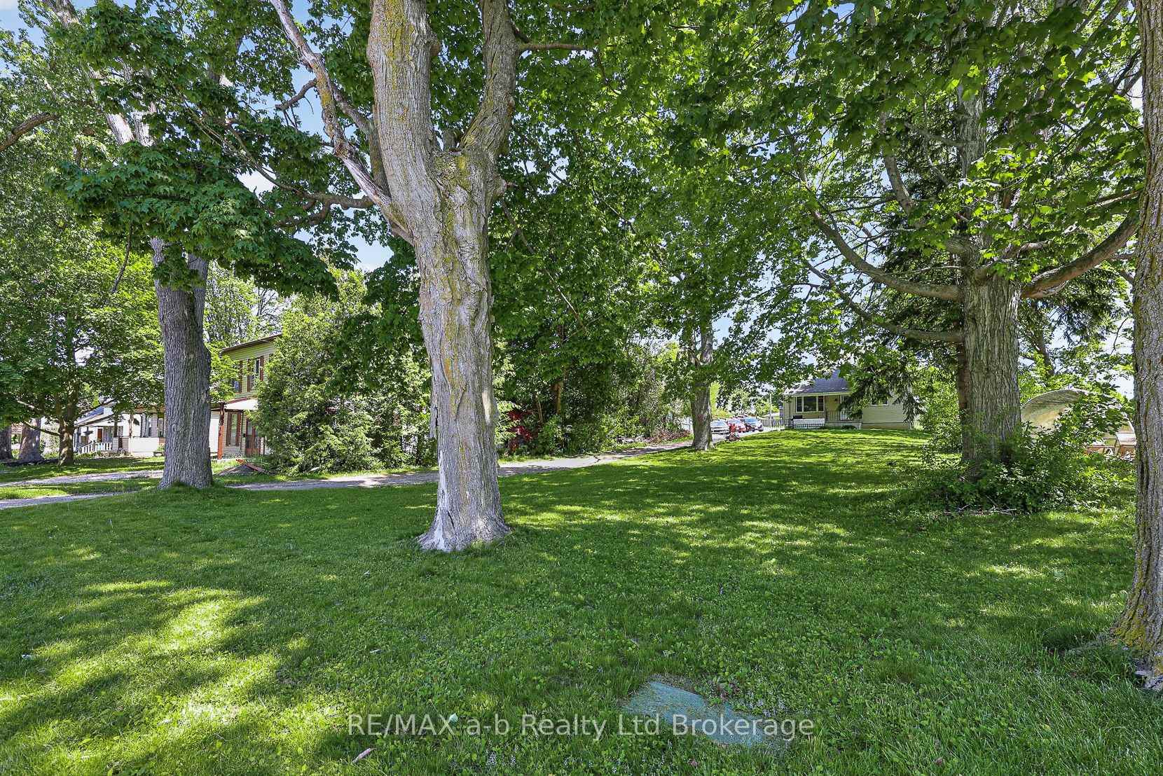 305 Hall Street, Ingersoll — photo 3 of 3