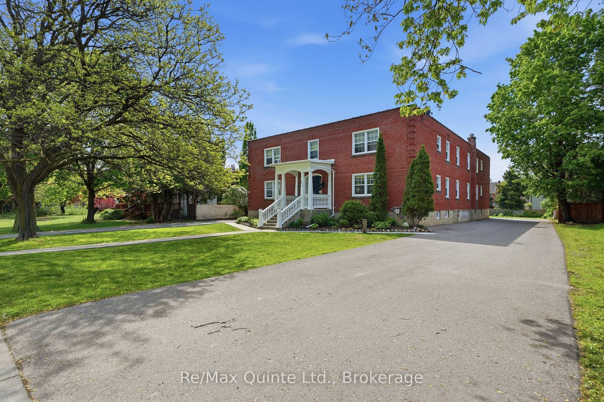 215 Victoria Avenue, Belleville — photo 2 of 5
