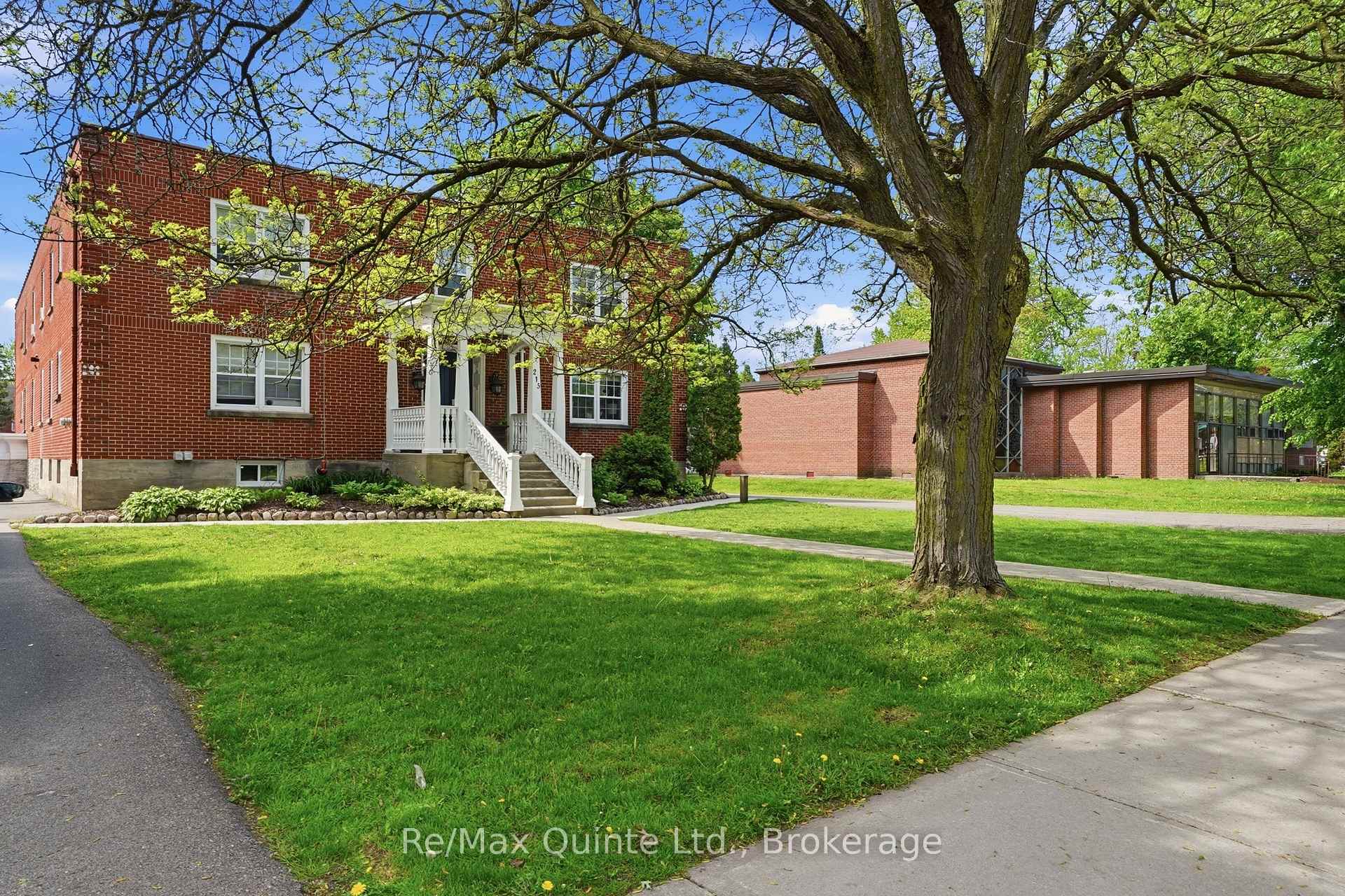 215 Victoria Avenue, Belleville — photo 3 of 5
