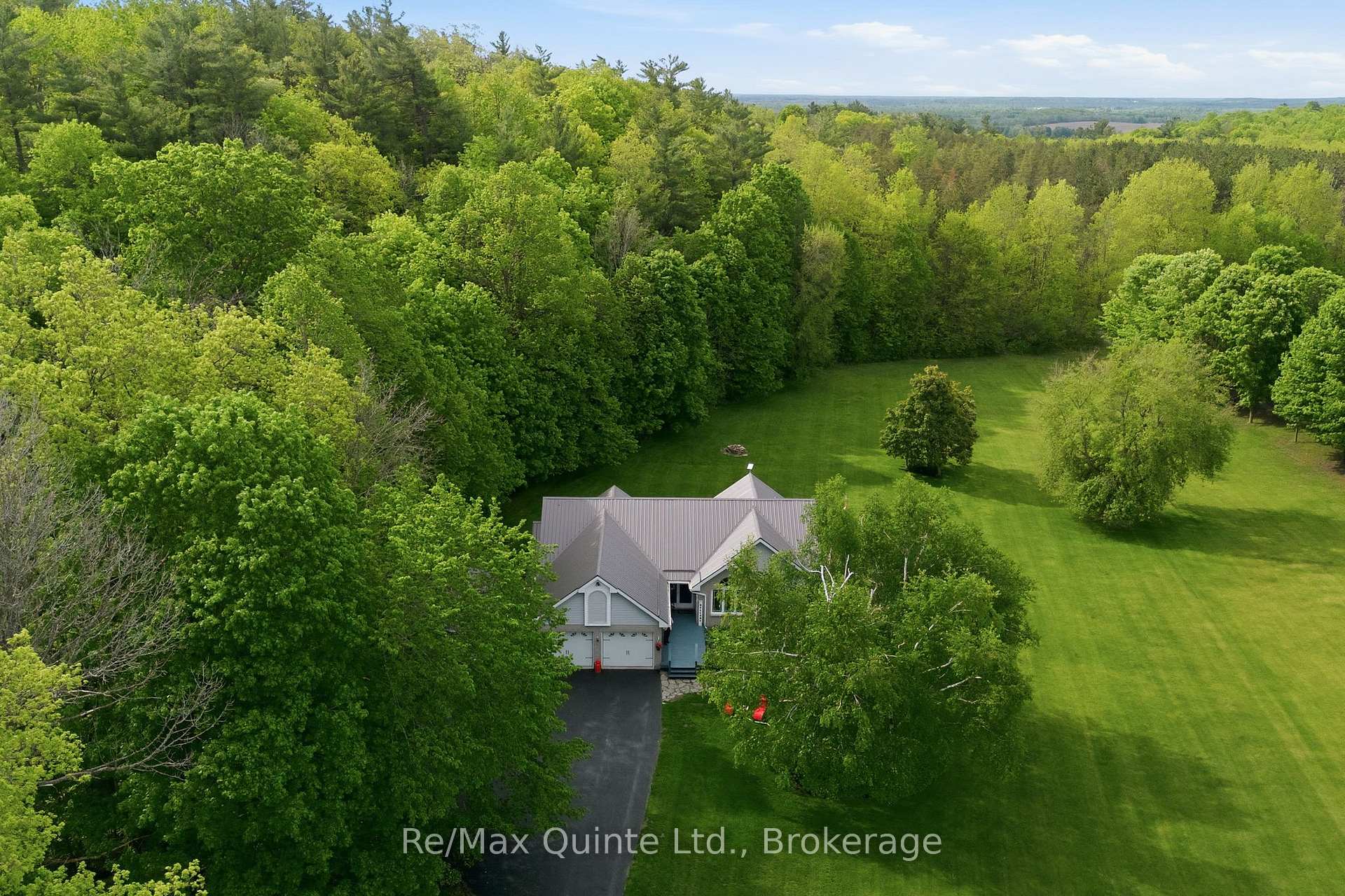 302 Clearview Road, Belleville — photo 2 of 5