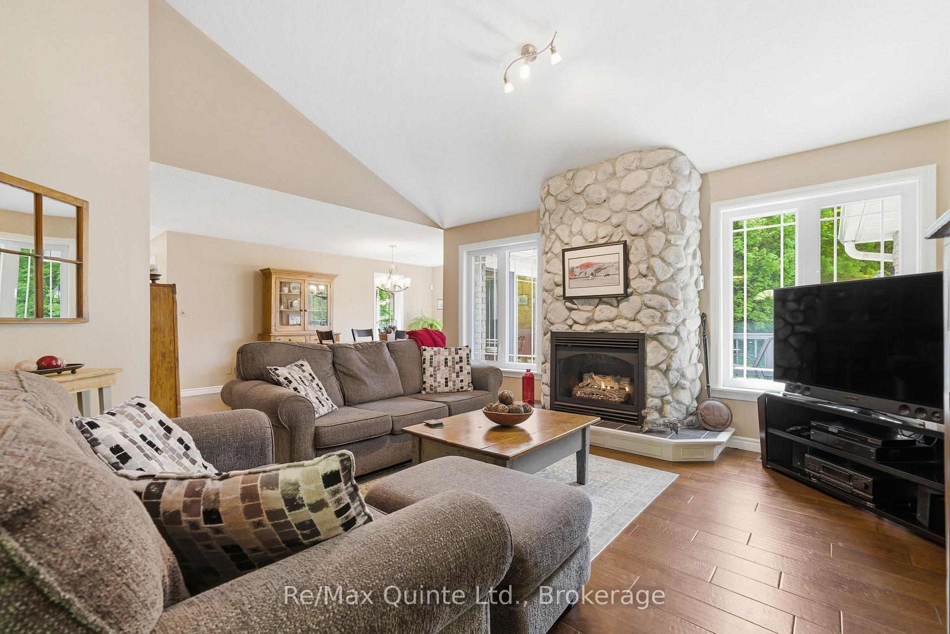 302 Clearview Road, Belleville — photo 4 of 5