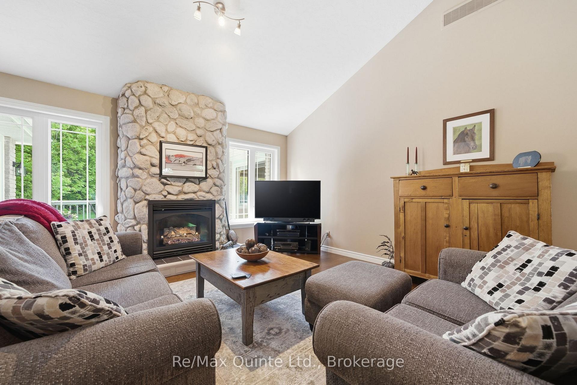 302 Clearview Road, Belleville — photo 5 of 5