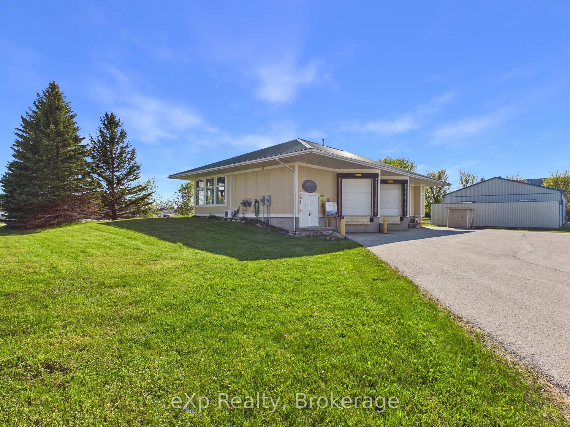 1223 Mackenzie Road, Saugeen Shores — photo 2 of 5