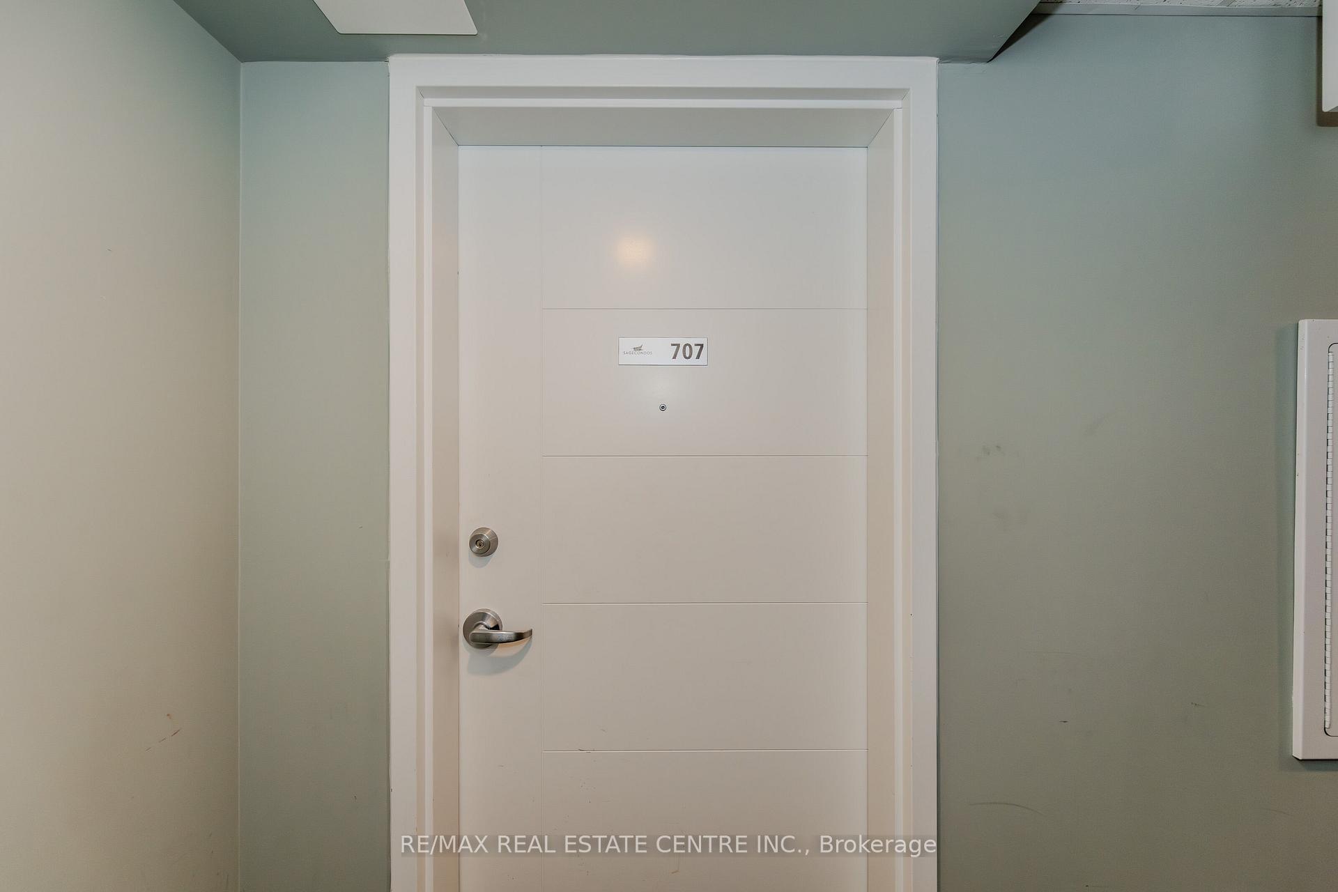 251 Hemlock Street 707, Waterloo — photo 2 of 5