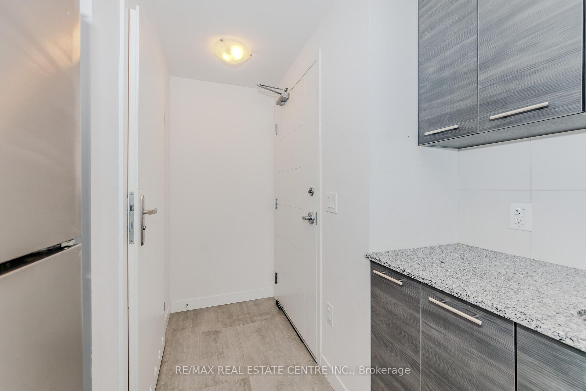 251 Hemlock Street 707, Waterloo — photo 3 of 5