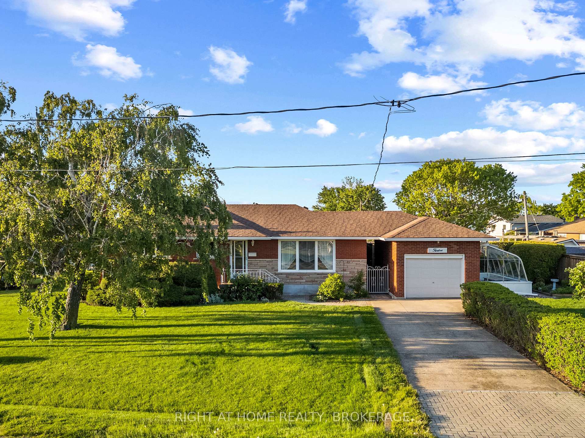 12 Lorne Avenue, Grimsby, ON L3M 2H5 — Grimsby, Ontario