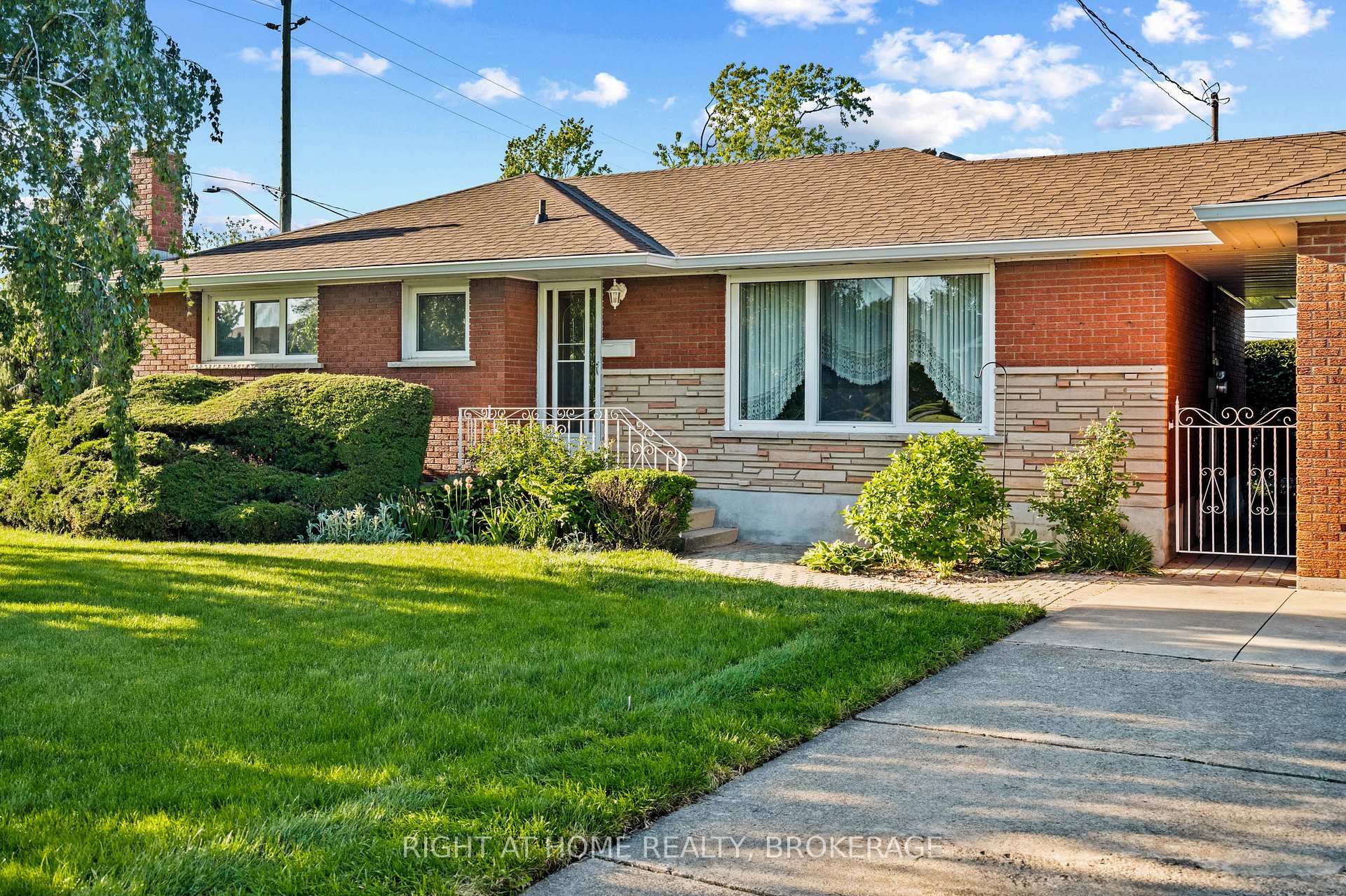 12 Lorne Avenue, Grimsby — photo 2 of 5