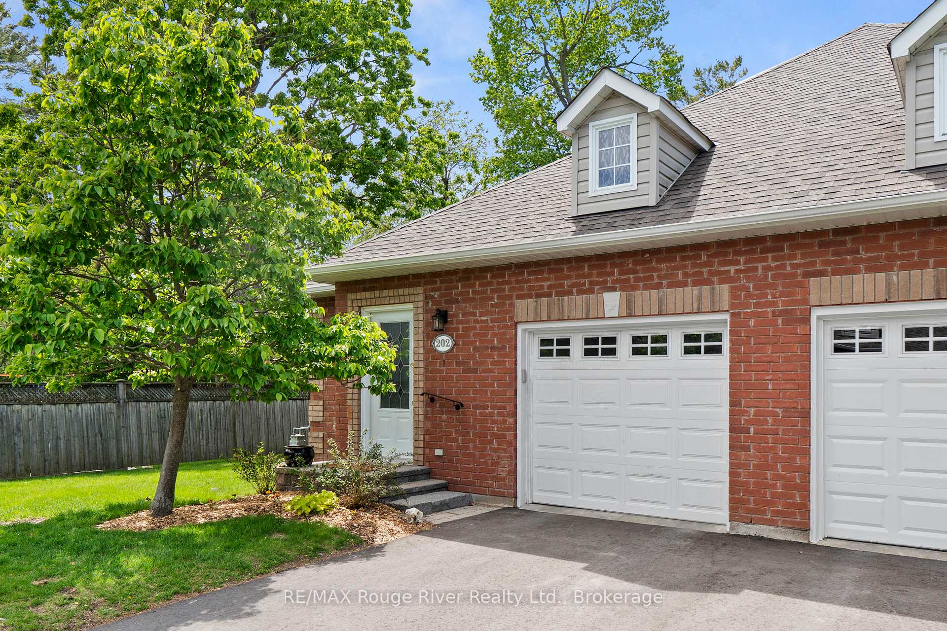300 D'arcy Street 202, Cobourg — photo 2 of 5