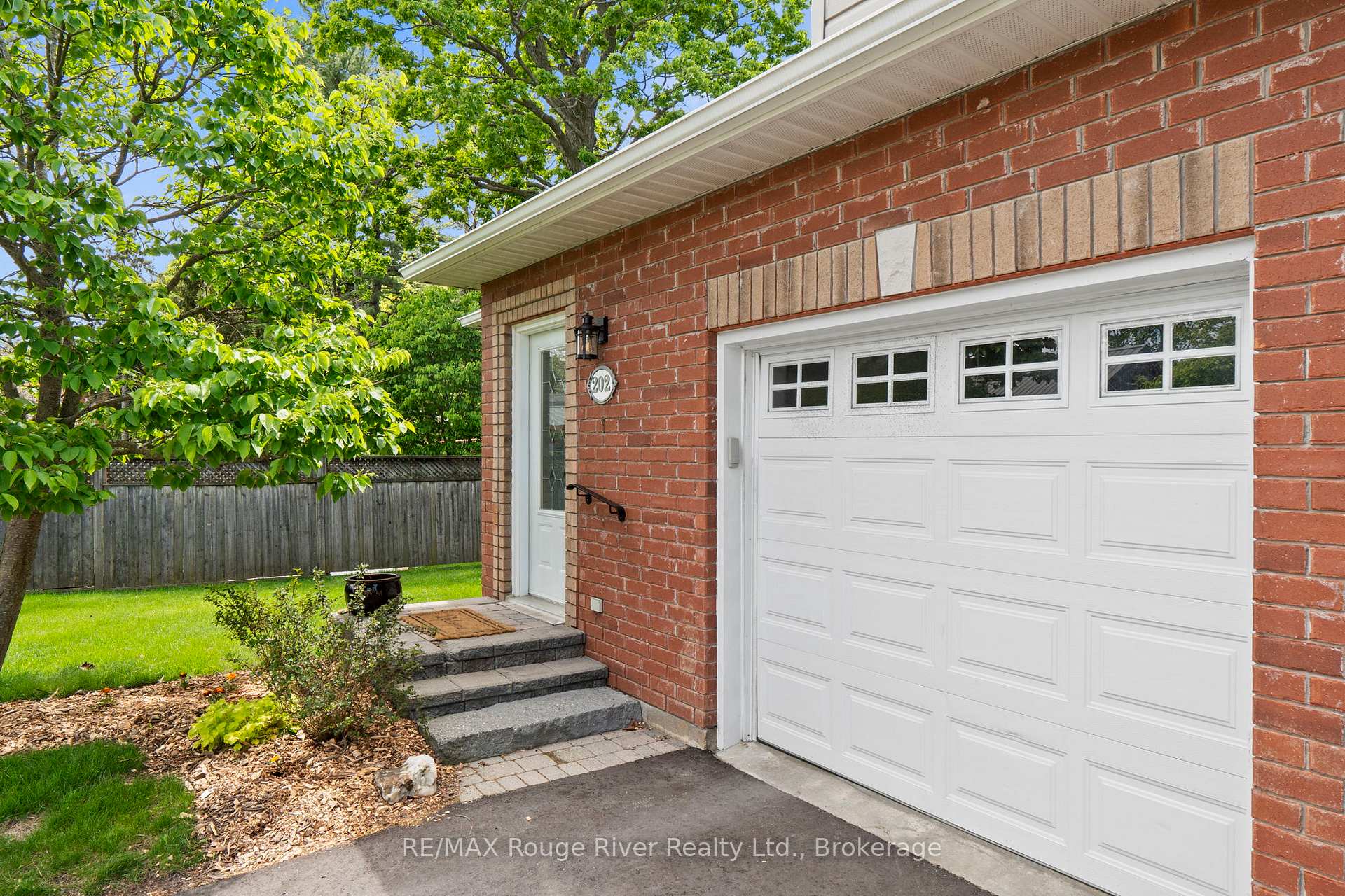 300 D'arcy Street 202, Cobourg — photo 3 of 5