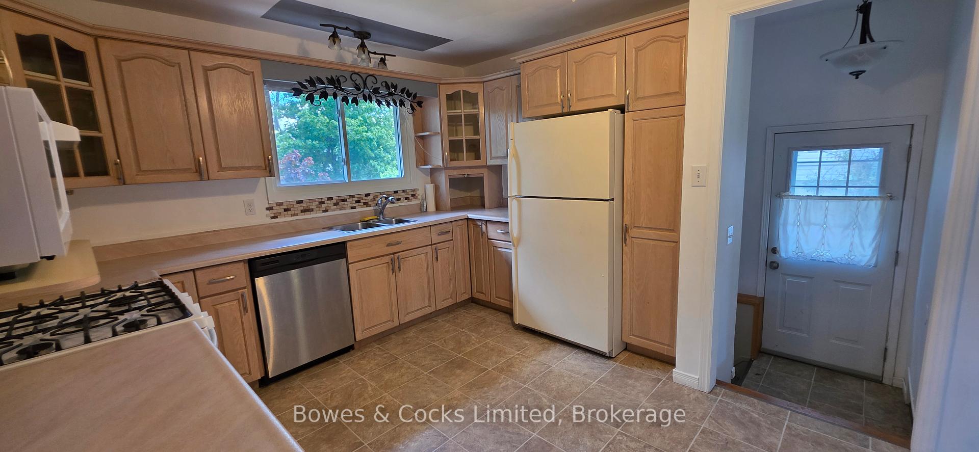 75 North Park Gardens, Belleville — photo 5 of 5