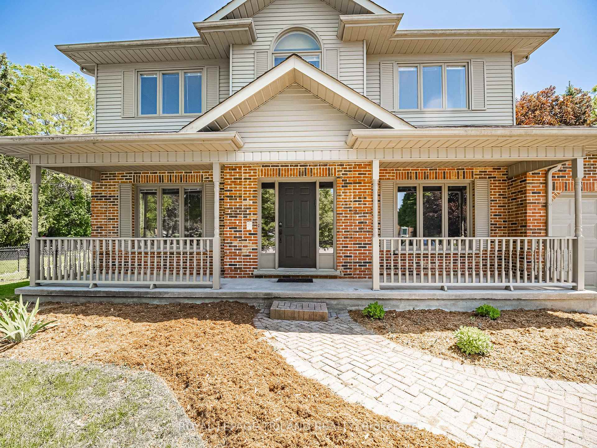 18 Angus Court W, London North — photo 3 of 5