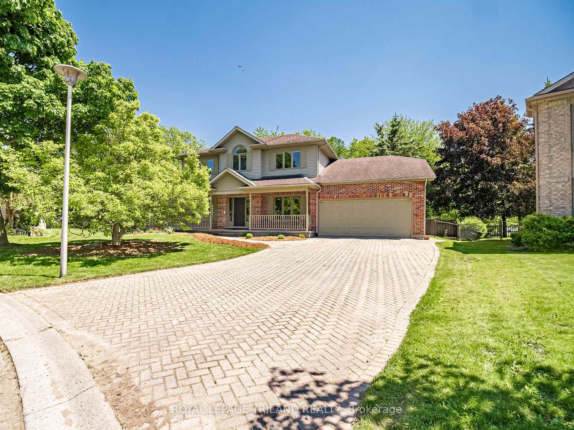 18 Angus Court W, London North — photo 4 of 5