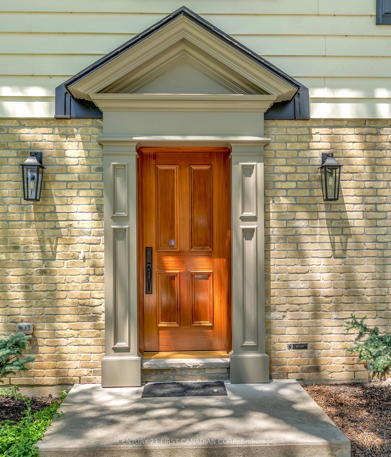 54 Lloyd Manor Crescent, London North — photo 3 of 5