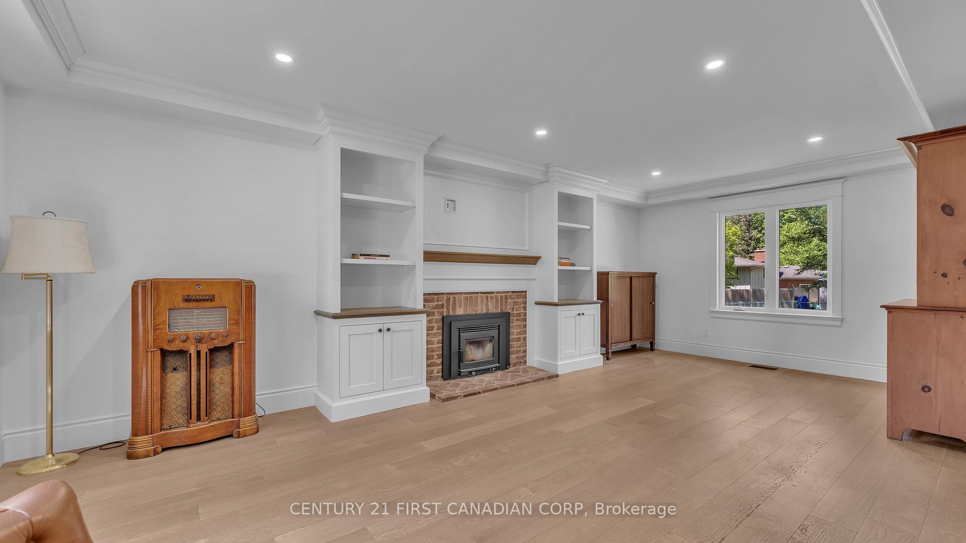 54 Lloyd Manor Crescent, London North — photo 5 of 5