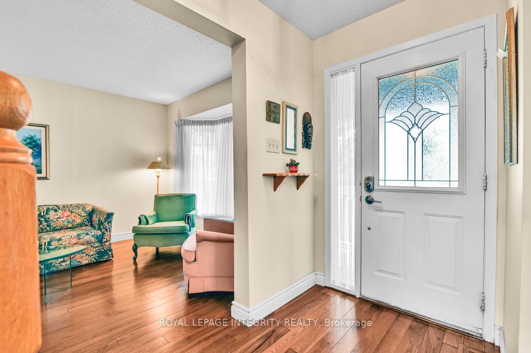 121 Dossetter Way, Hunt Club - South Keys and Area — photo 2 of 5