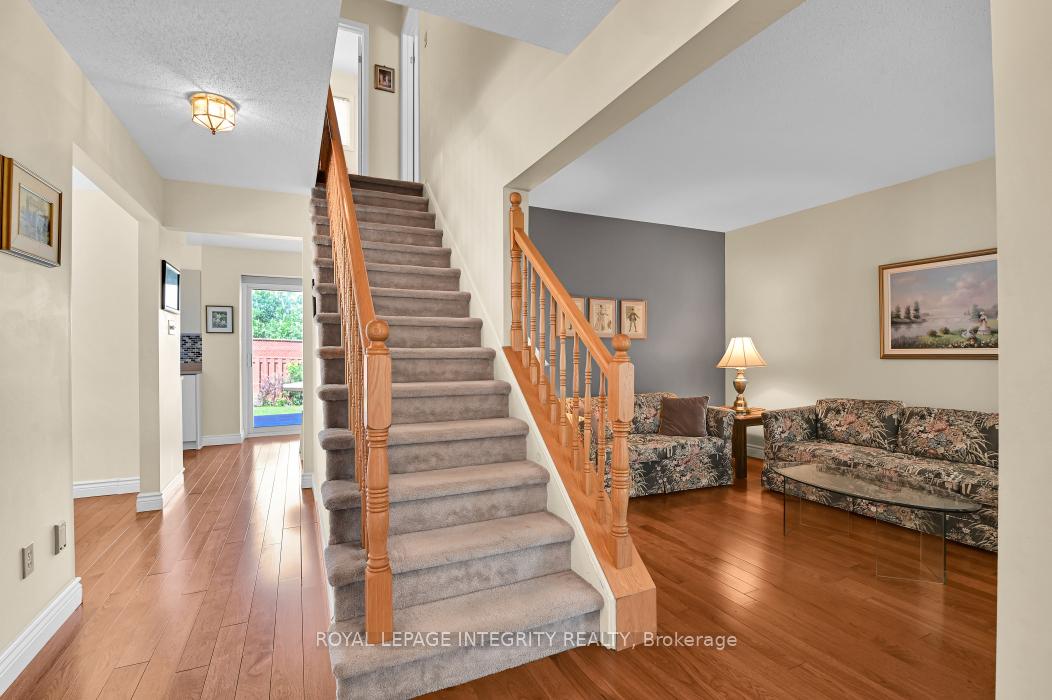 121 Dossetter Way, Hunt Club - South Keys and Area — photo 3 of 5