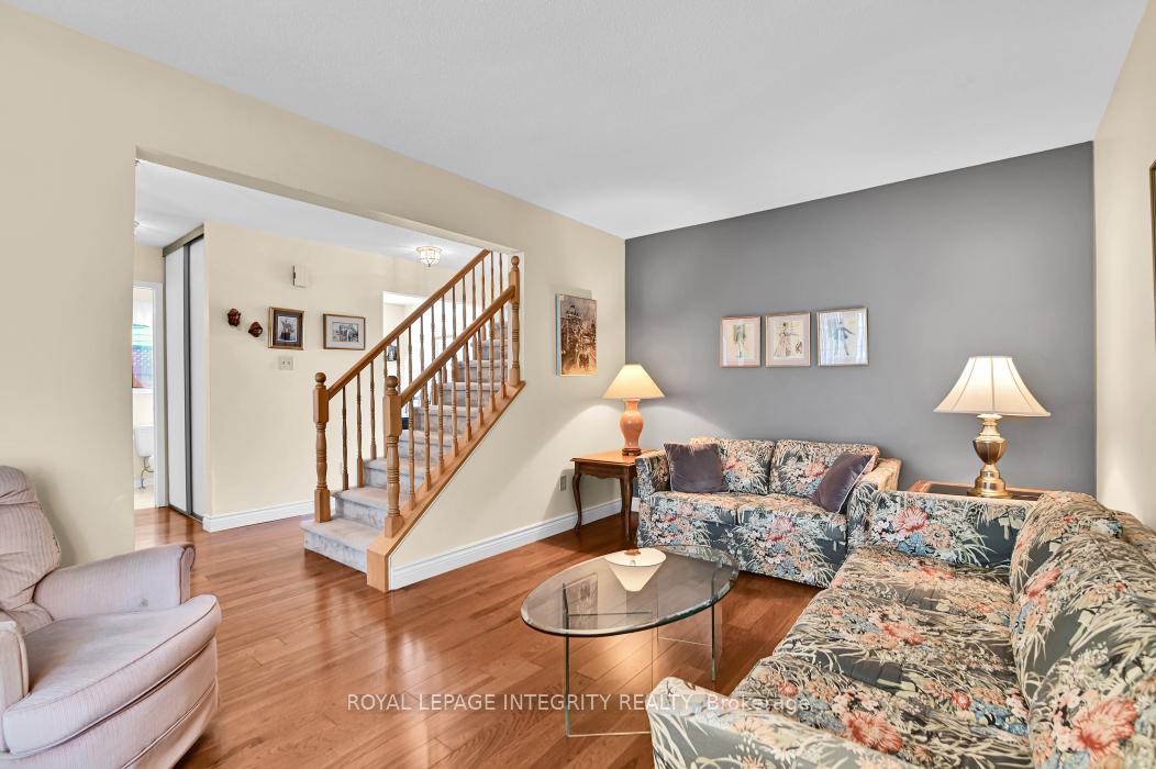 121 Dossetter Way, Hunt Club - South Keys and Area — photo 4 of 5