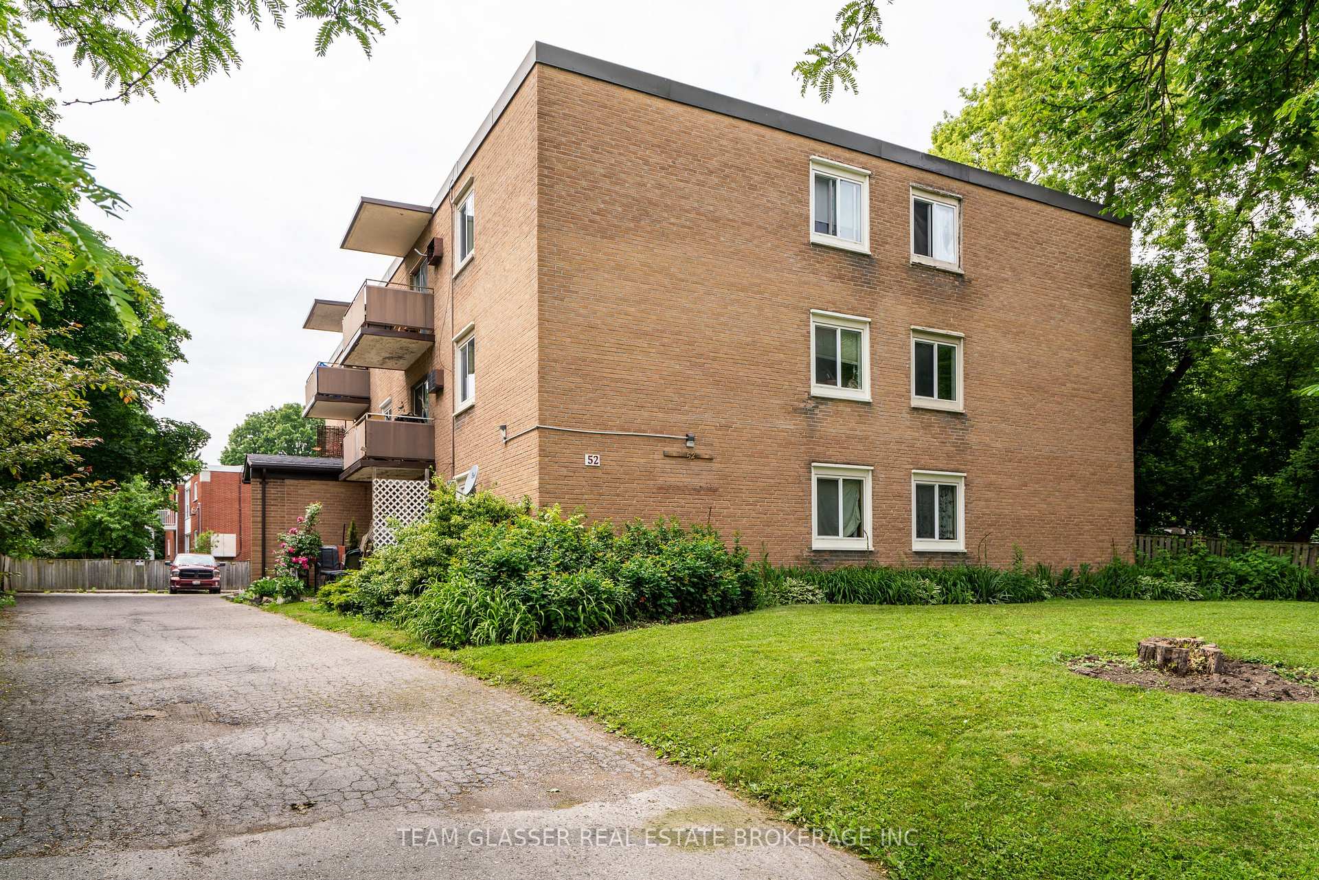52 Hiawatha Street 301, St. Thomas — photo 2 of 5