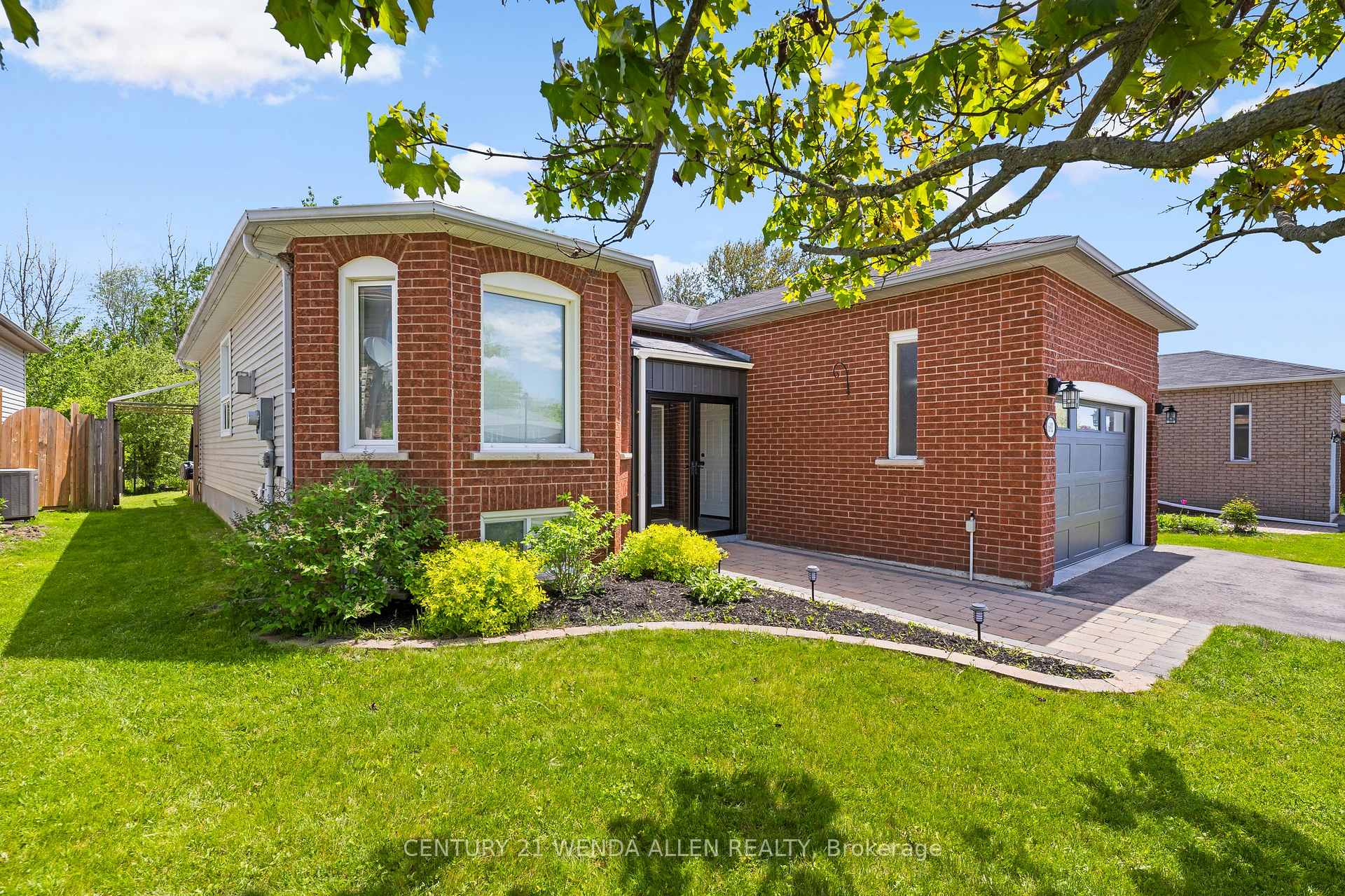 692 Ewing Street, Cobourg — photo 2 of 5