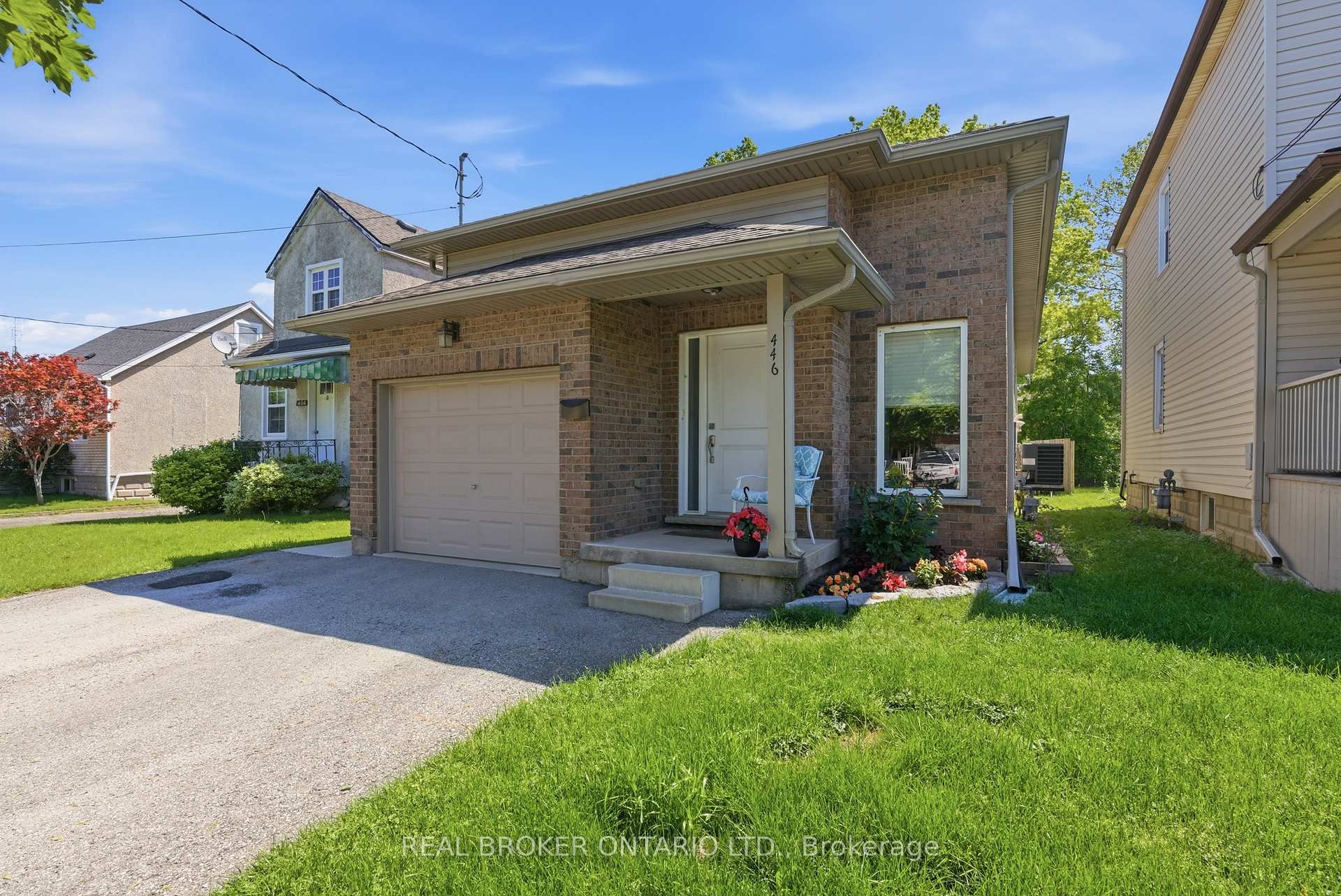 446 Scholfield Avenue N, Welland — photo 3 of 5