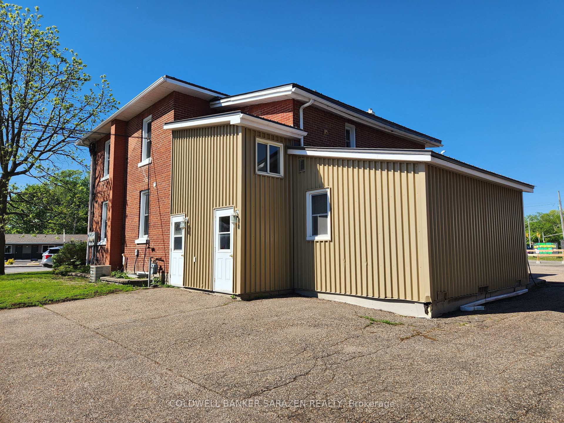 194 S Daniel Street S, Arnprior — photo 2 of 5