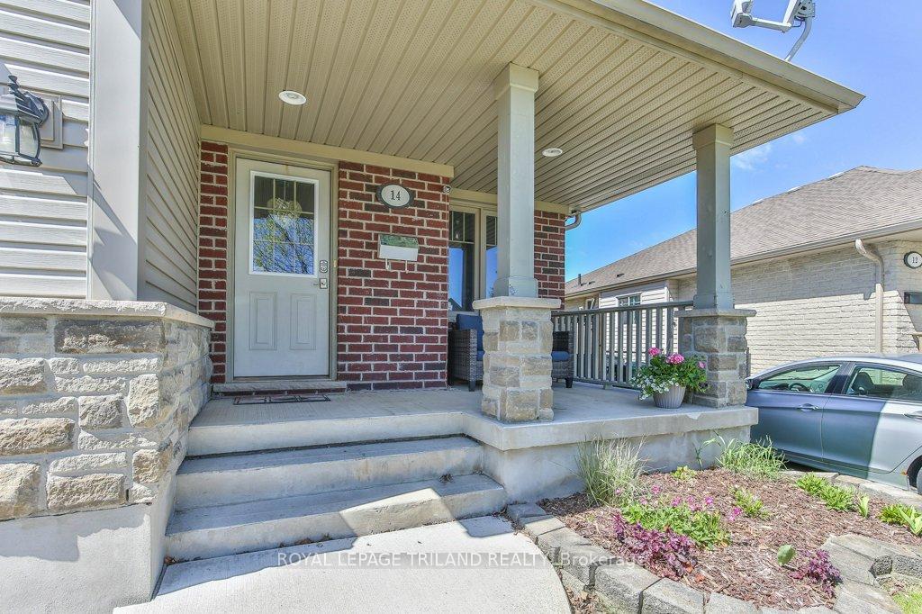 14 ALDERWOOD Court, St. Thomas — photo 4 of 5