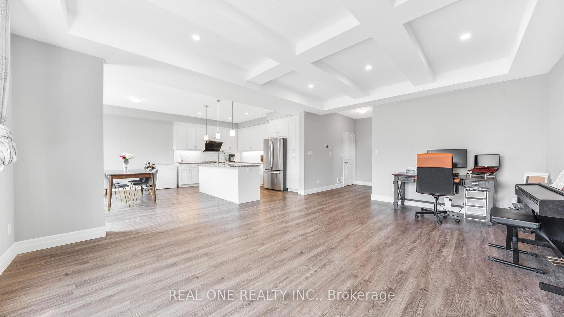 164 Mountain Holly Court, Waterloo — photo 3 of 5