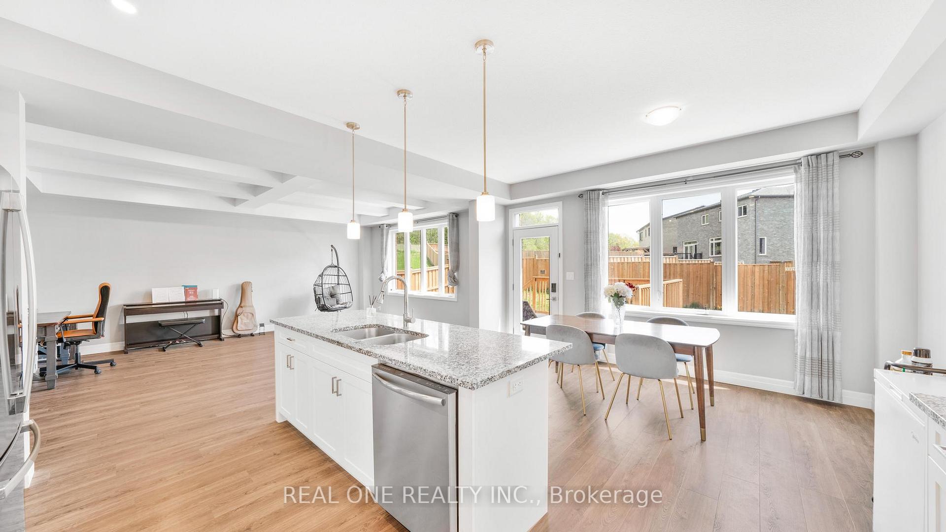 164 Mountain Holly Court, Waterloo — photo 5 of 5