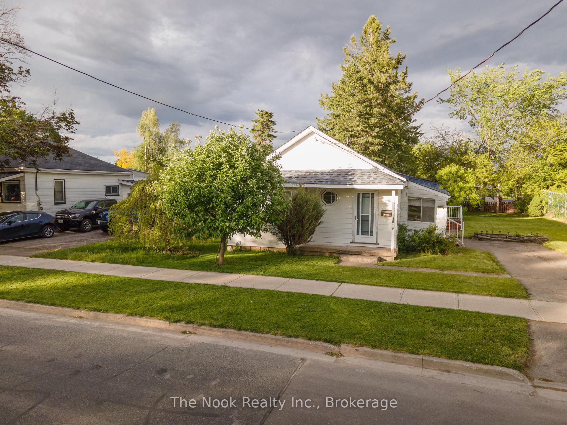 994 Western Avenue, Peterborough, ON K9J 5W3 — Peterborough, Ontario