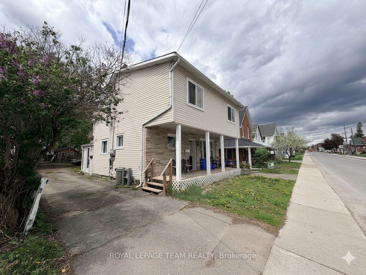 198 Harriet Street, Arnprior — photo 2 of 5