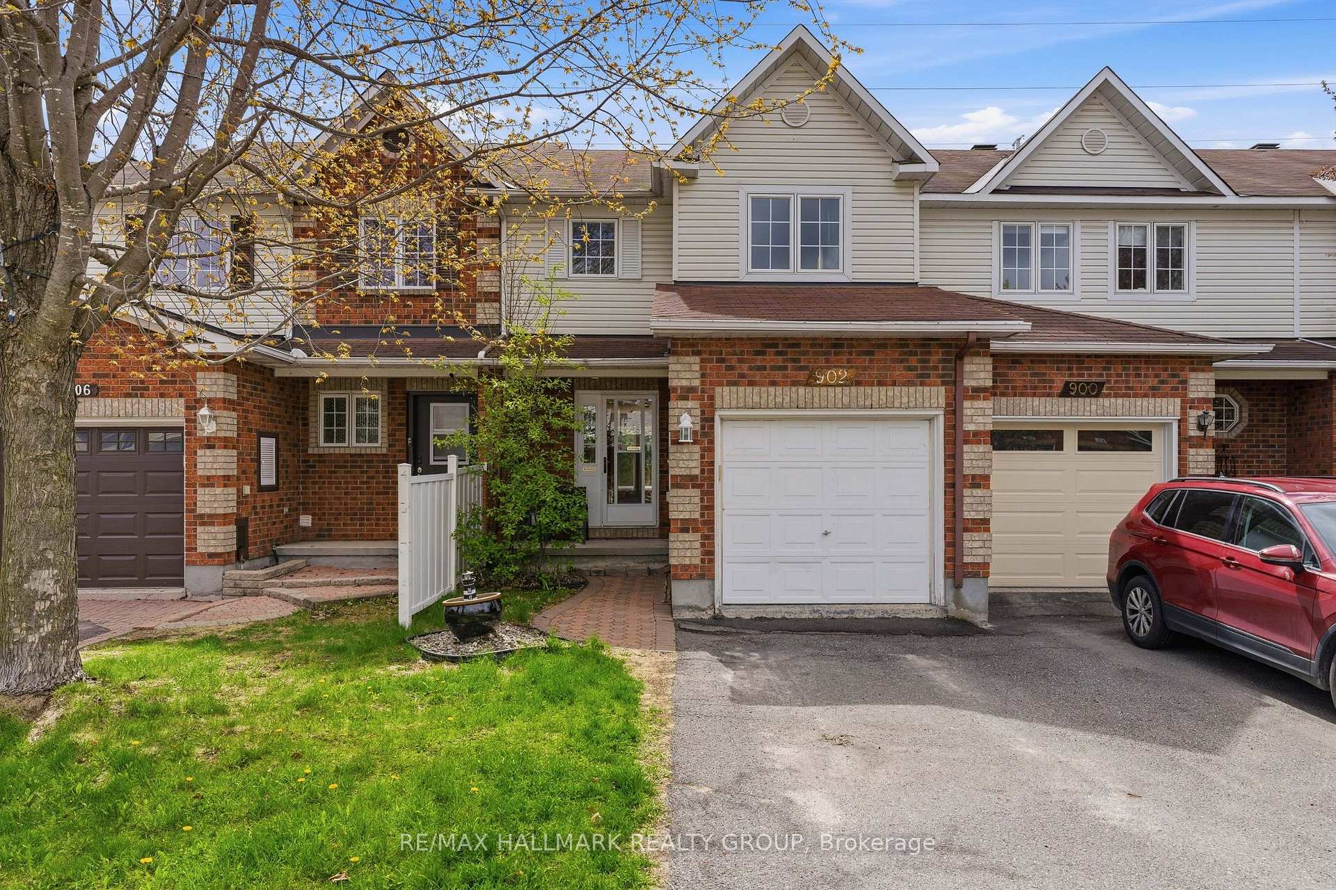 902 Paradise Crescent, Orleans - Cumberland and Area, ON K4A 3S5 — Orleans - Cumberland and Area, Ontario