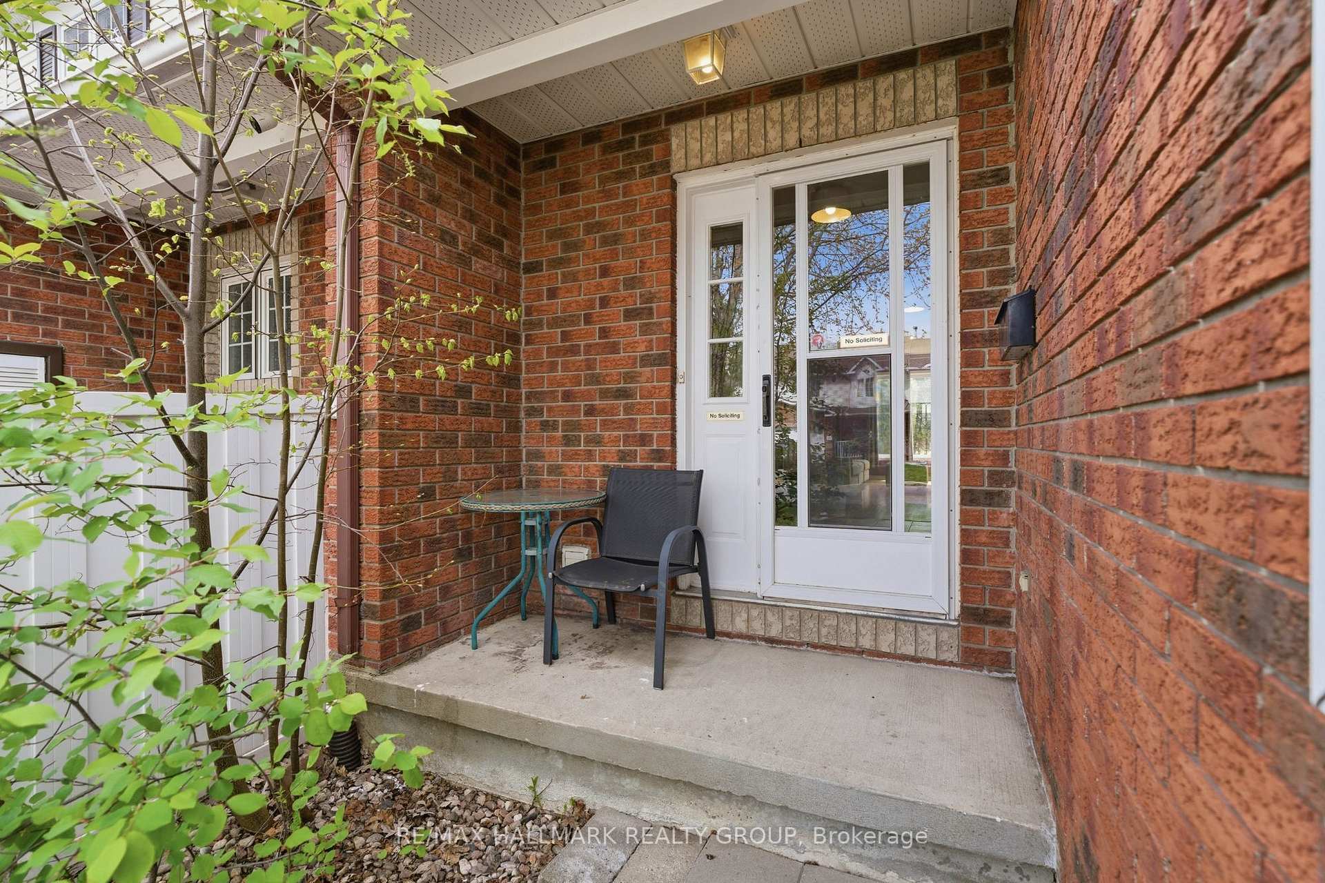 902 Paradise Crescent, Orleans - Cumberland and Area — photo 3 of 5