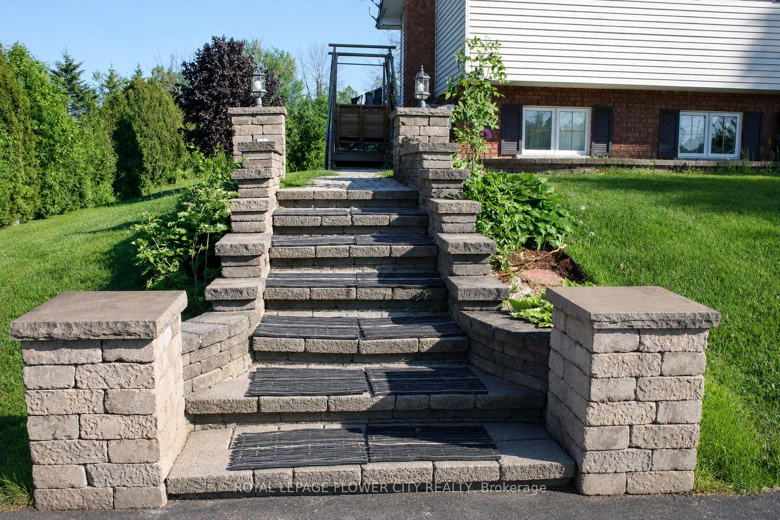 18528 Paragon Road, South Glengarry — photo 4 of 5