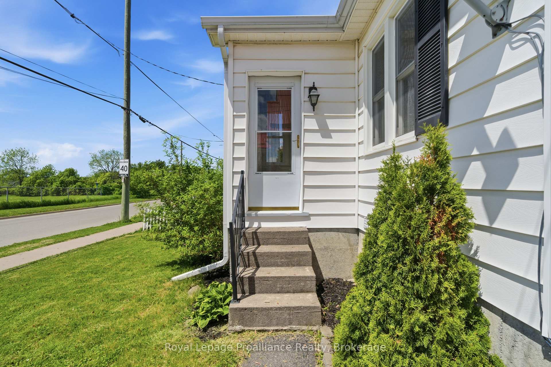 165 Lingham Street, Belleville — photo 3 of 5