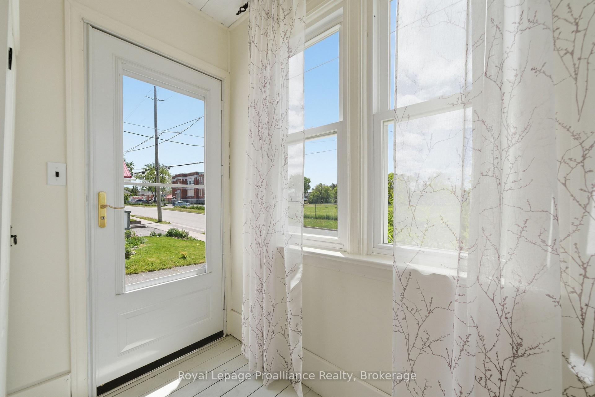 165 Lingham Street, Belleville — photo 4 of 5