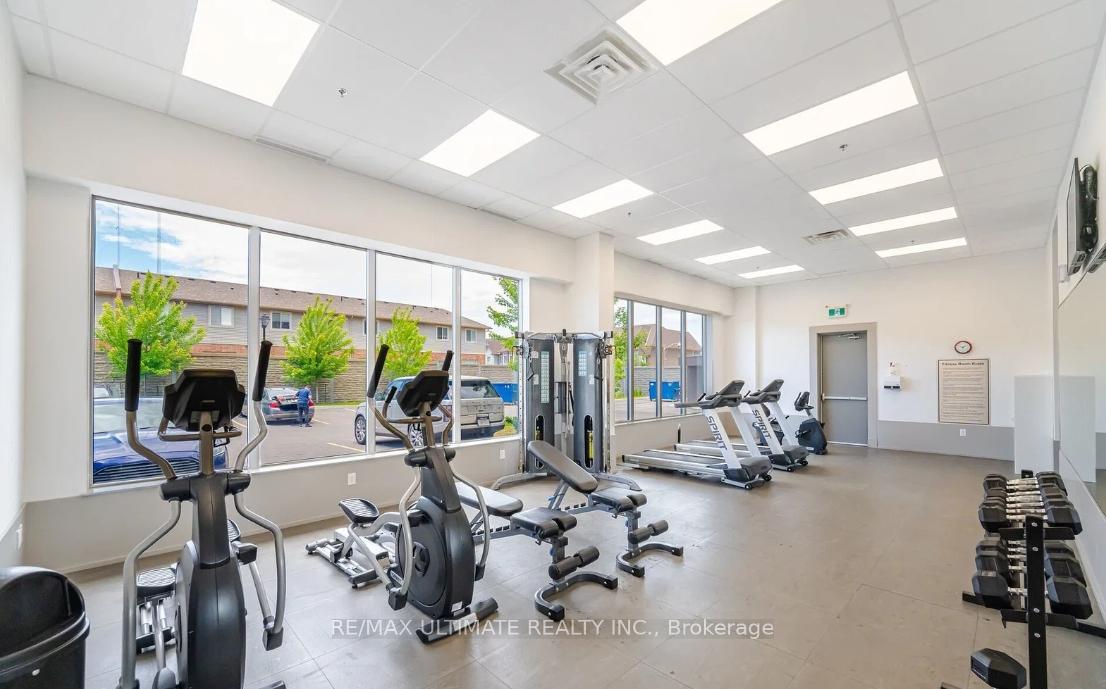 550 North Service Road 815, Grimsby — photo 4 of 5