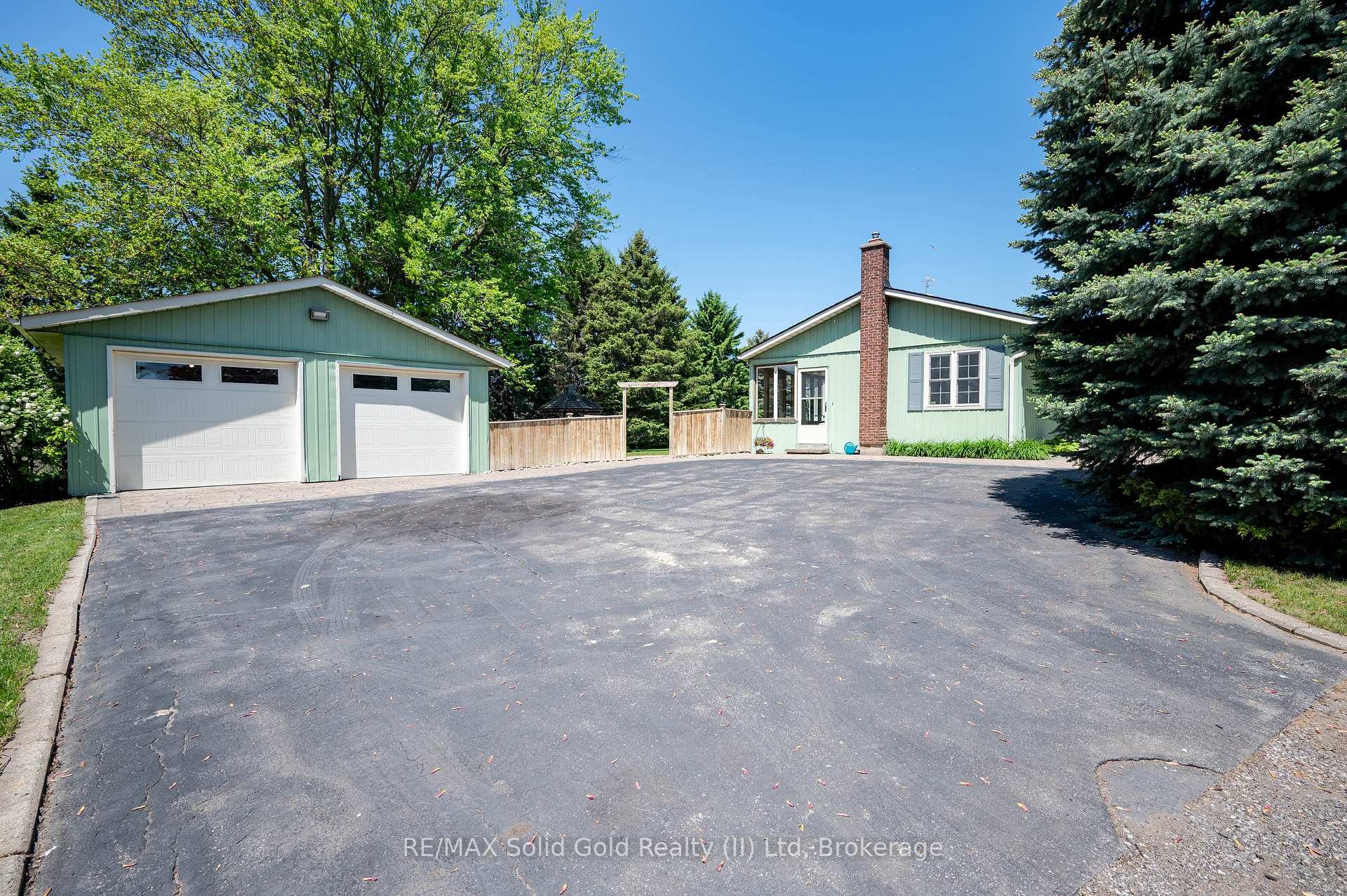 1068 Cameron Road, North Dumfries — photo 4 of 5