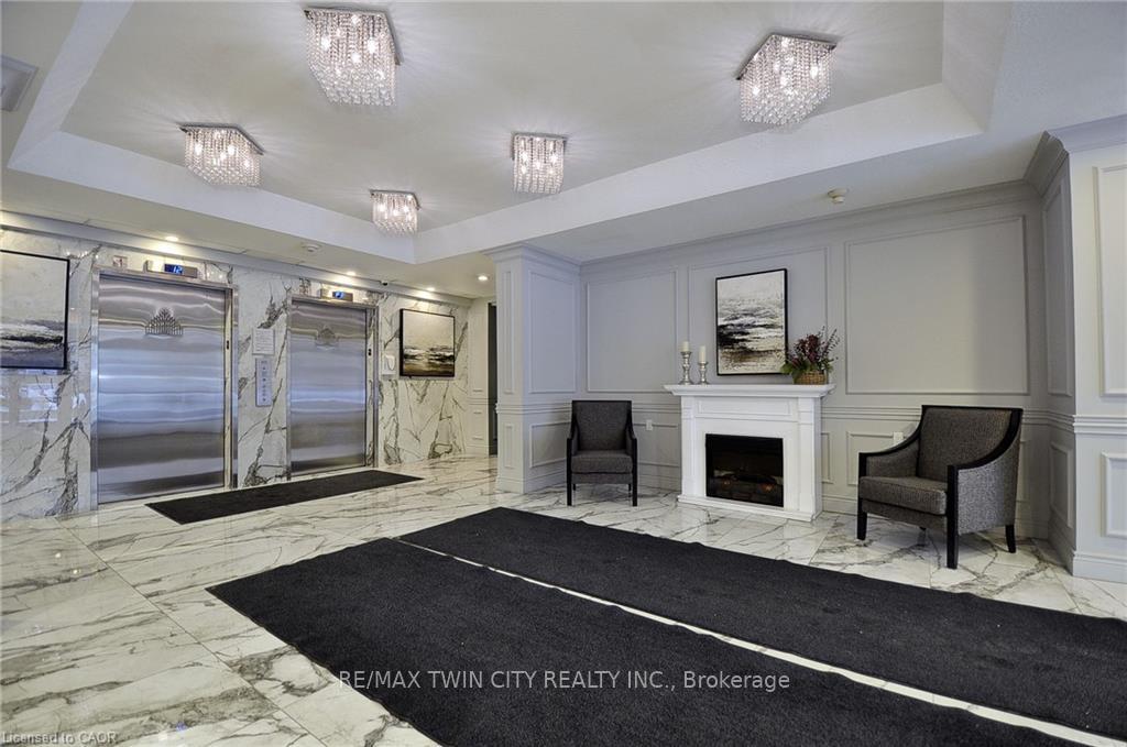 237 King Street W 703, Cambridge — photo 3 of 5