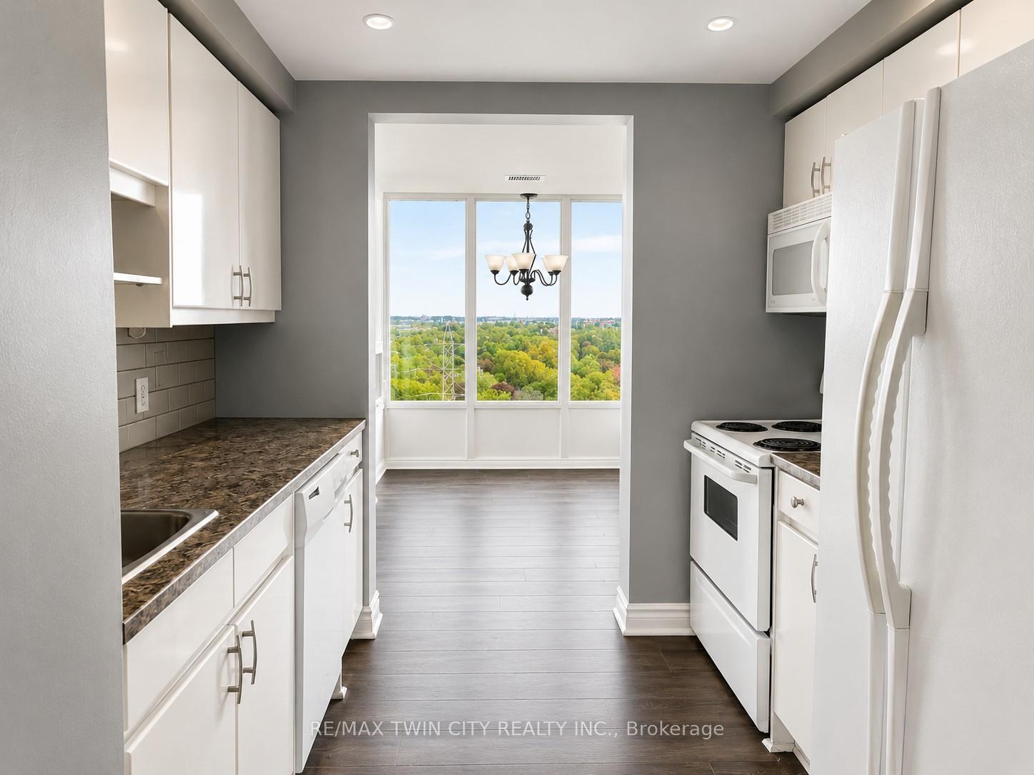 237 King Street W 703, Cambridge — photo 5 of 5