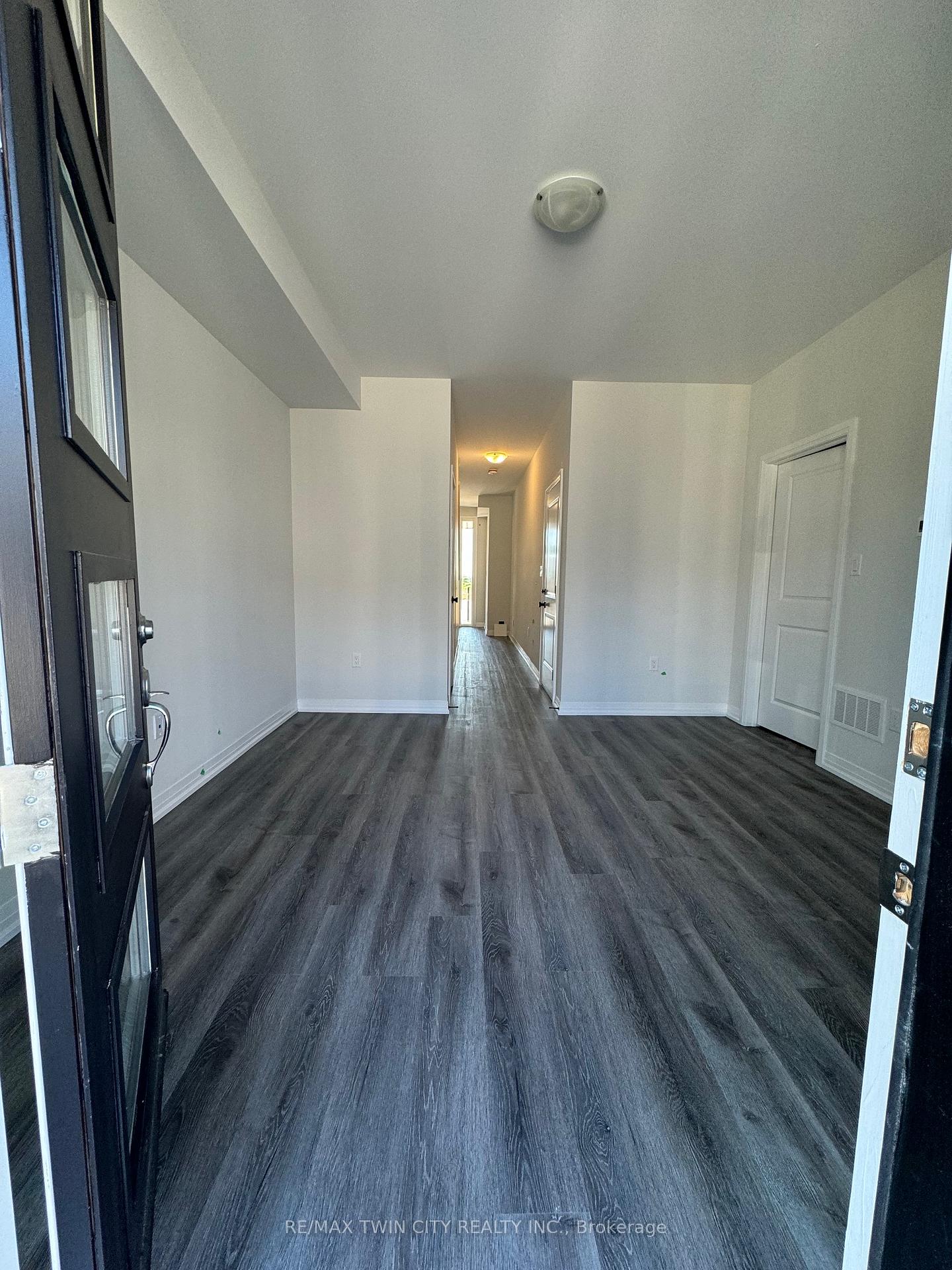 155 Equestrian Way 26, Cambridge — photo 3 of 5