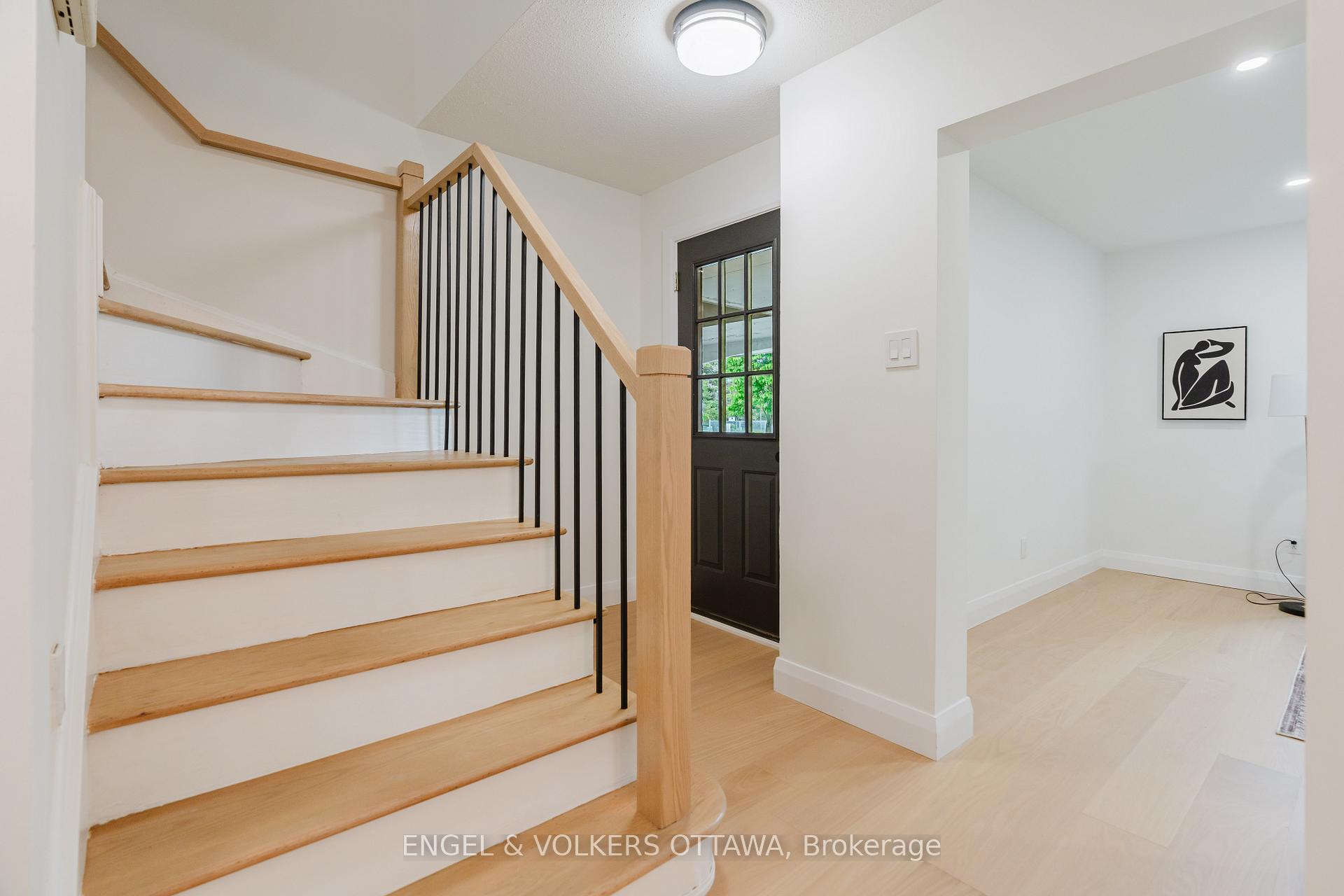 825 De Salaberry Street, Beacon Hill North - South and Area — photo 2 of 5