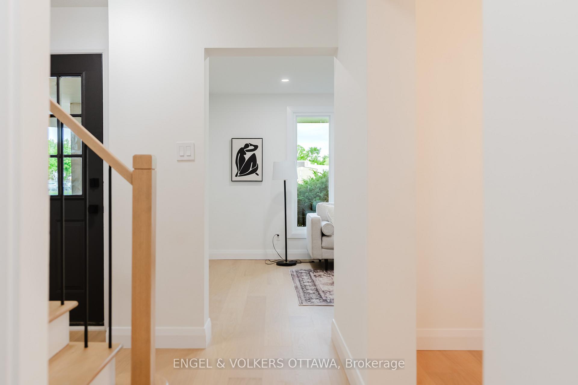 825 De Salaberry Street, Beacon Hill North - South and Area — photo 3 of 5
