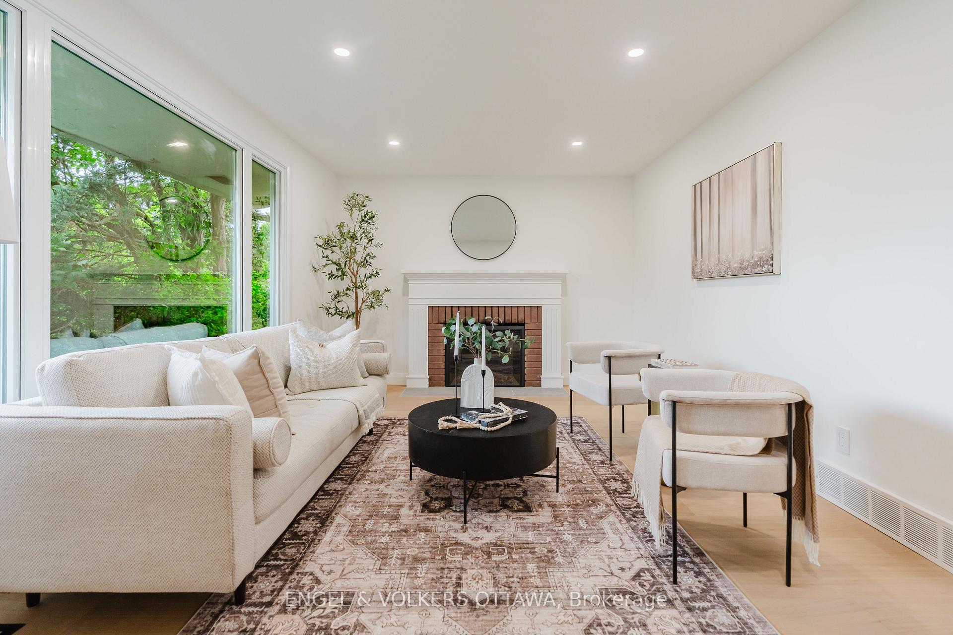 825 De Salaberry Street, Beacon Hill North - South and Area — photo 4 of 5