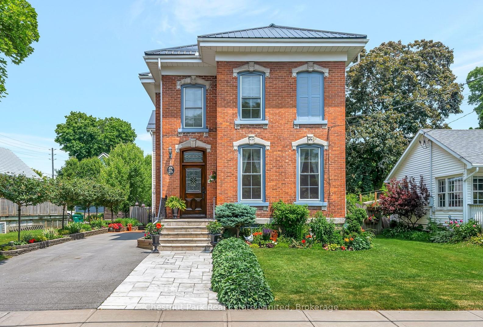 26 Centre Street, Prince Edward County — photo 2 of 5