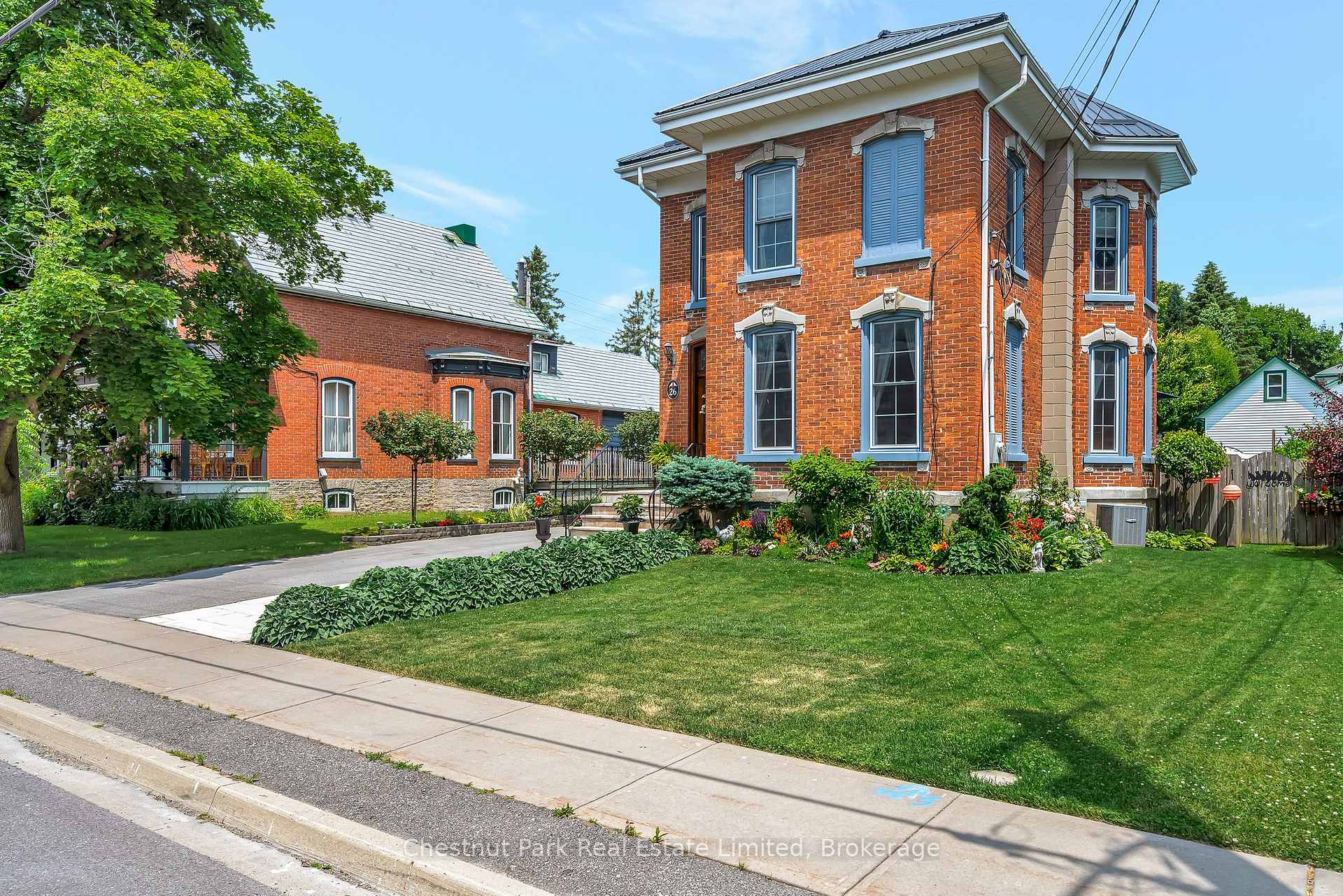 26 Centre Street, Prince Edward County — photo 3 of 5