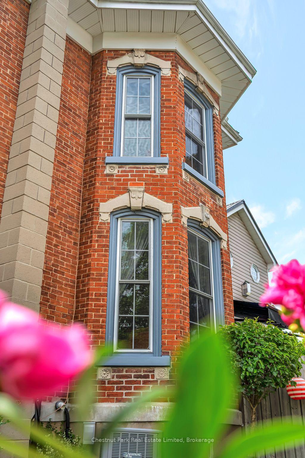 26 Centre Street, Prince Edward County — photo 4 of 5